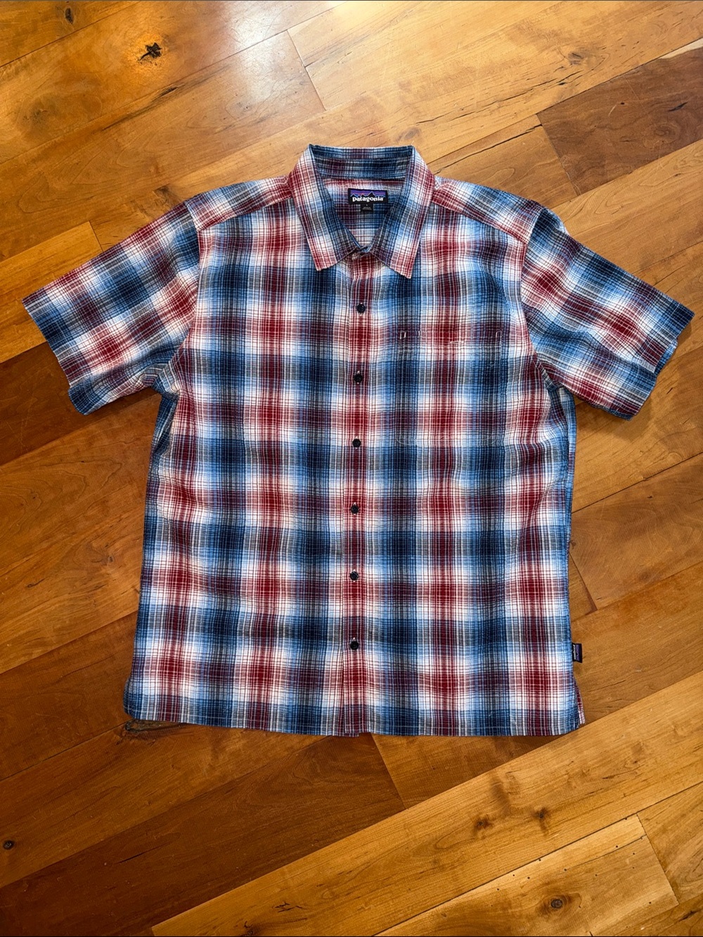 Patagonia Puckwerware Short Sleeve Shirt – Red Blue Plaid Seersucker – L